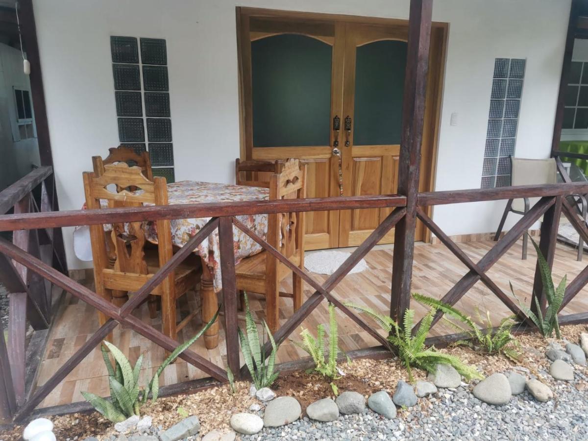 Hostal Cecilia Puerto Viejo de Talamanca エクステリア 写真
