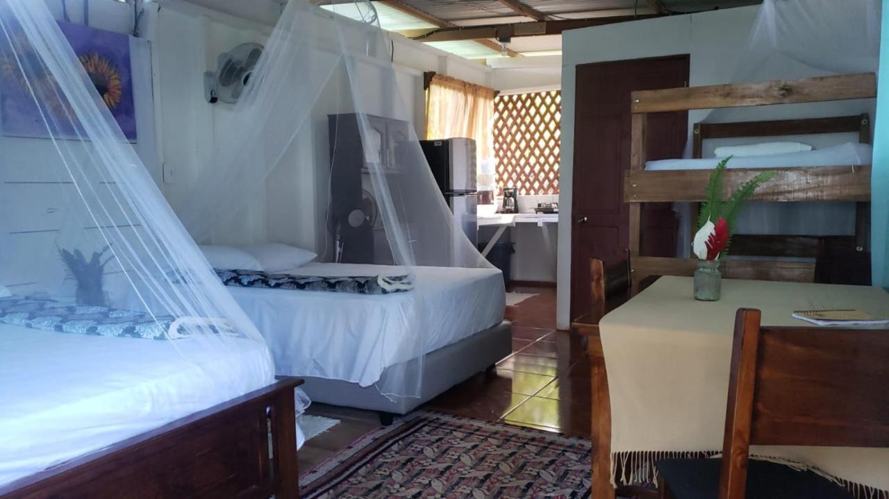 Hostal Cecilia Puerto Viejo de Talamanca エクステリア 写真