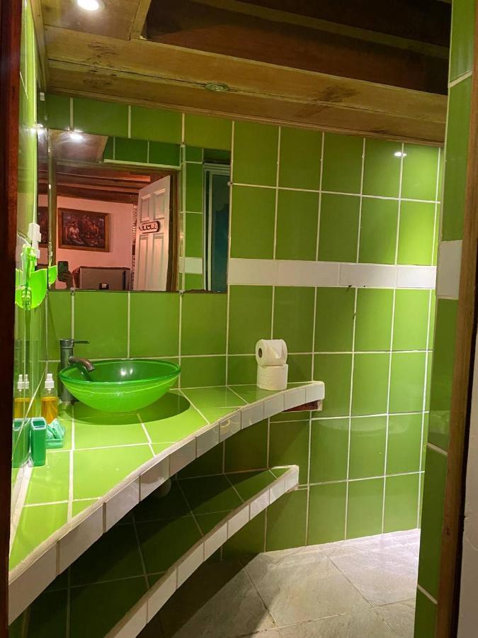 Hostal Cecilia Puerto Viejo de Talamanca エクステリア 写真