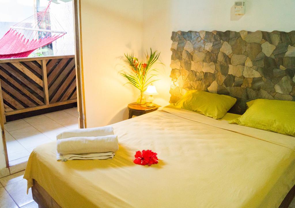 Hostal Cecilia Puerto Viejo de Talamanca エクステリア 写真