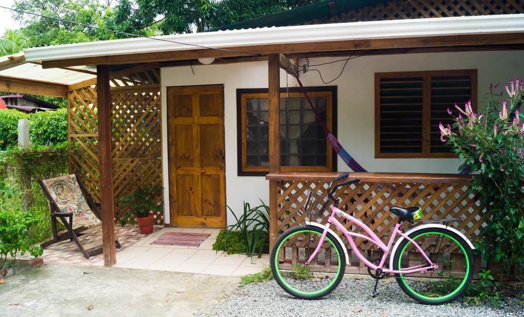 Hostal Cecilia Puerto Viejo de Talamanca エクステリア 写真
