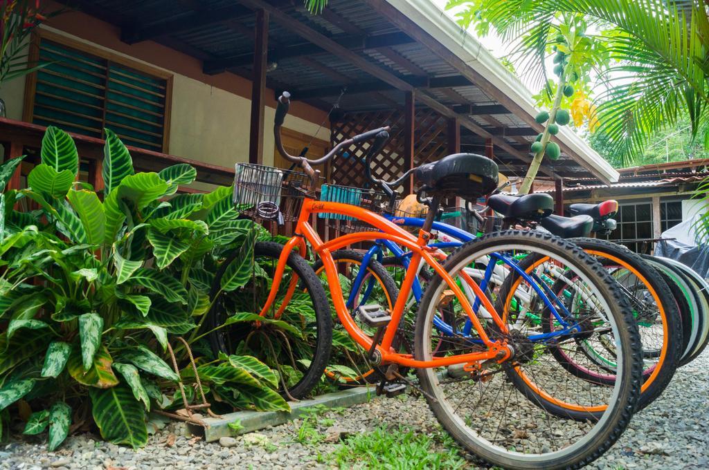 Hostal Cecilia Puerto Viejo de Talamanca エクステリア 写真