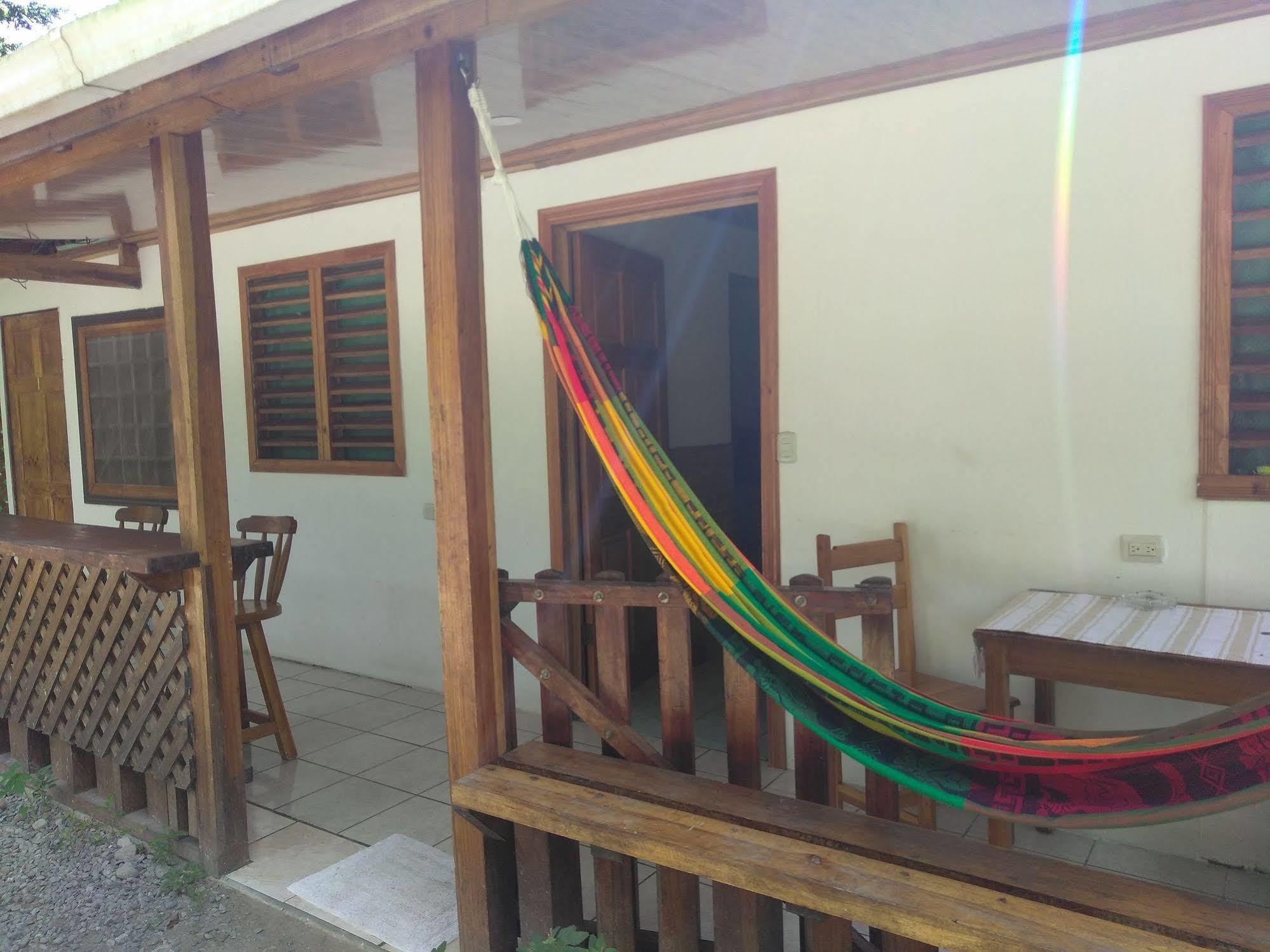 Hostal Cecilia Puerto Viejo de Talamanca エクステリア 写真