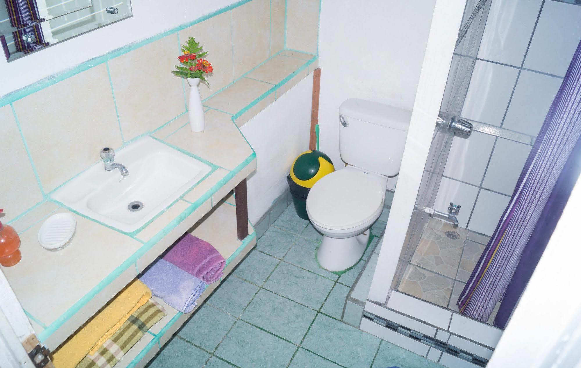 Hostal Cecilia Puerto Viejo de Talamanca エクステリア 写真