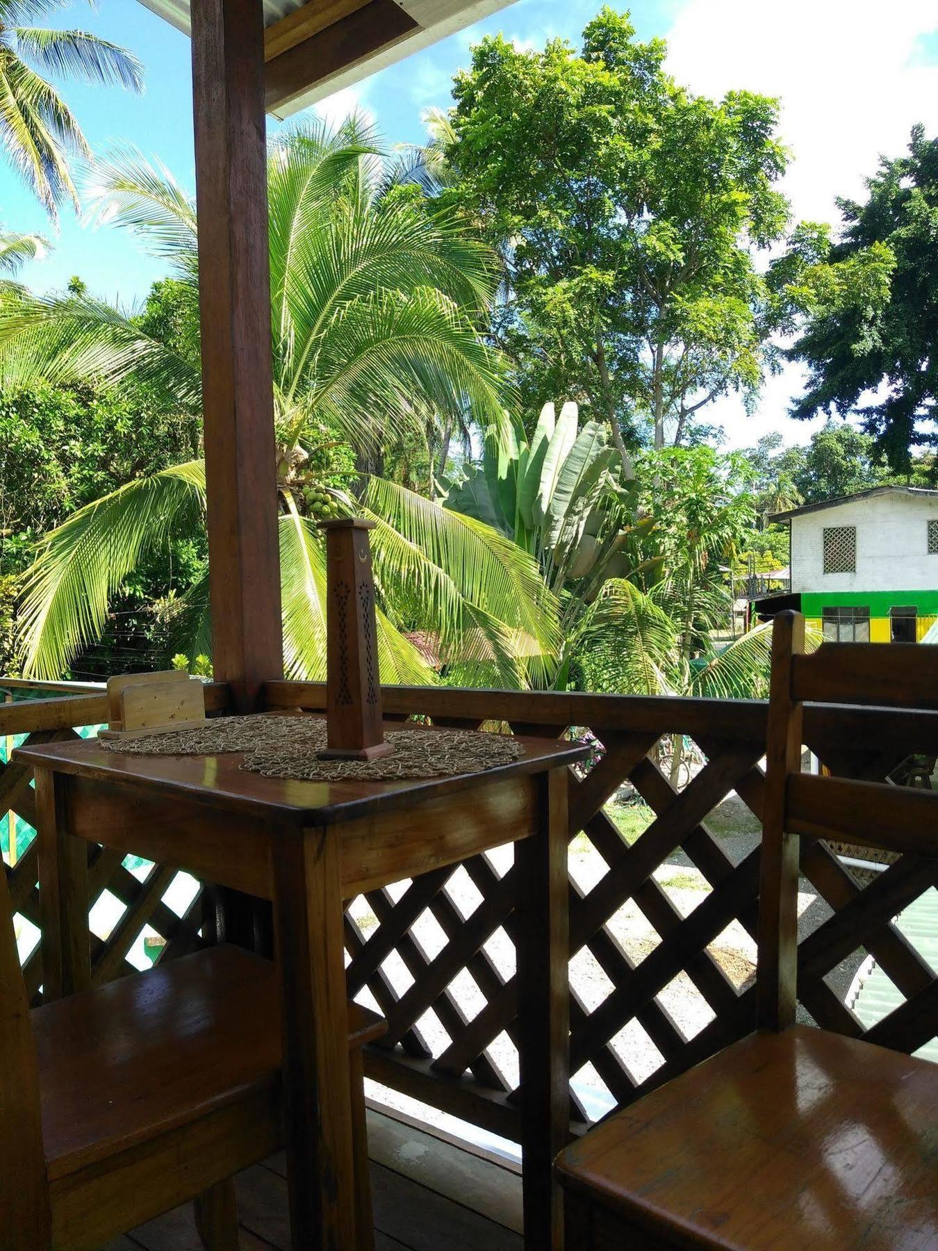 Hostal Cecilia Puerto Viejo de Talamanca エクステリア 写真
