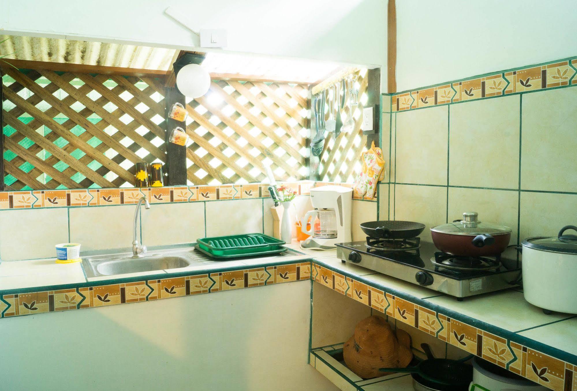 Hostal Cecilia Puerto Viejo de Talamanca エクステリア 写真