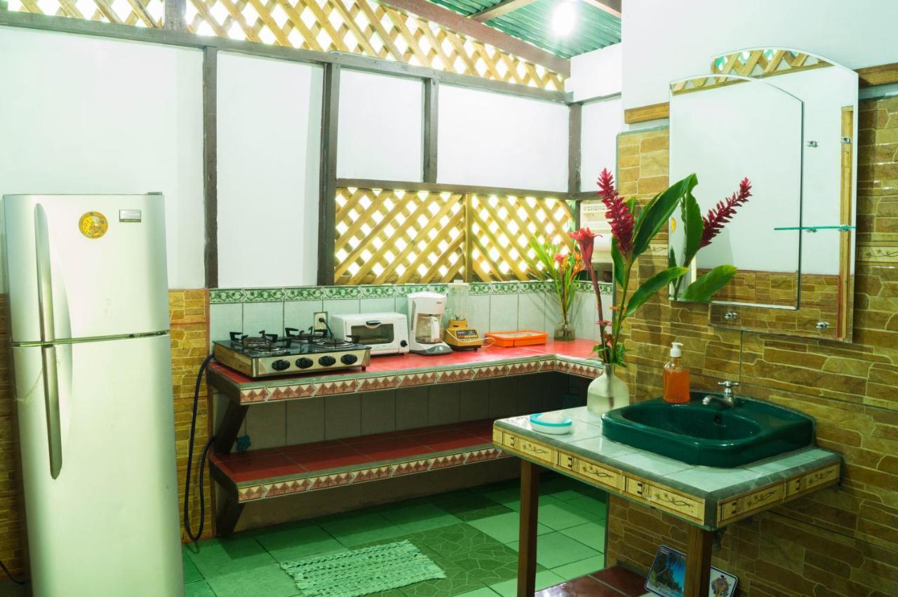 Hostal Cecilia Puerto Viejo de Talamanca エクステリア 写真