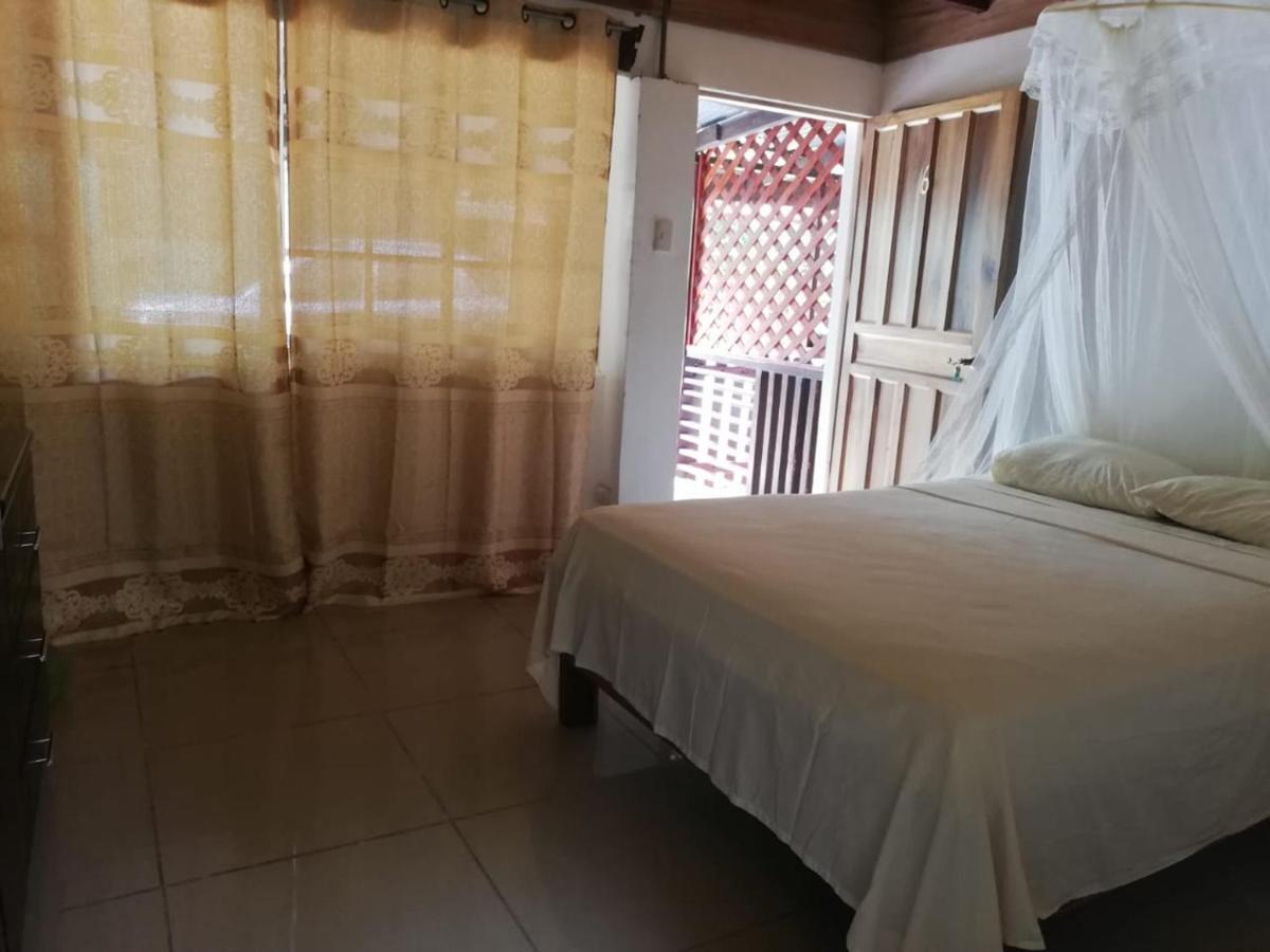 Hostal Cecilia Puerto Viejo de Talamanca エクステリア 写真